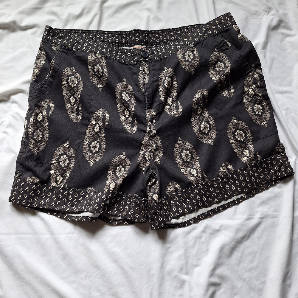 Knox Rose Patterned Black and Creme  Women's Shorts Size 1X